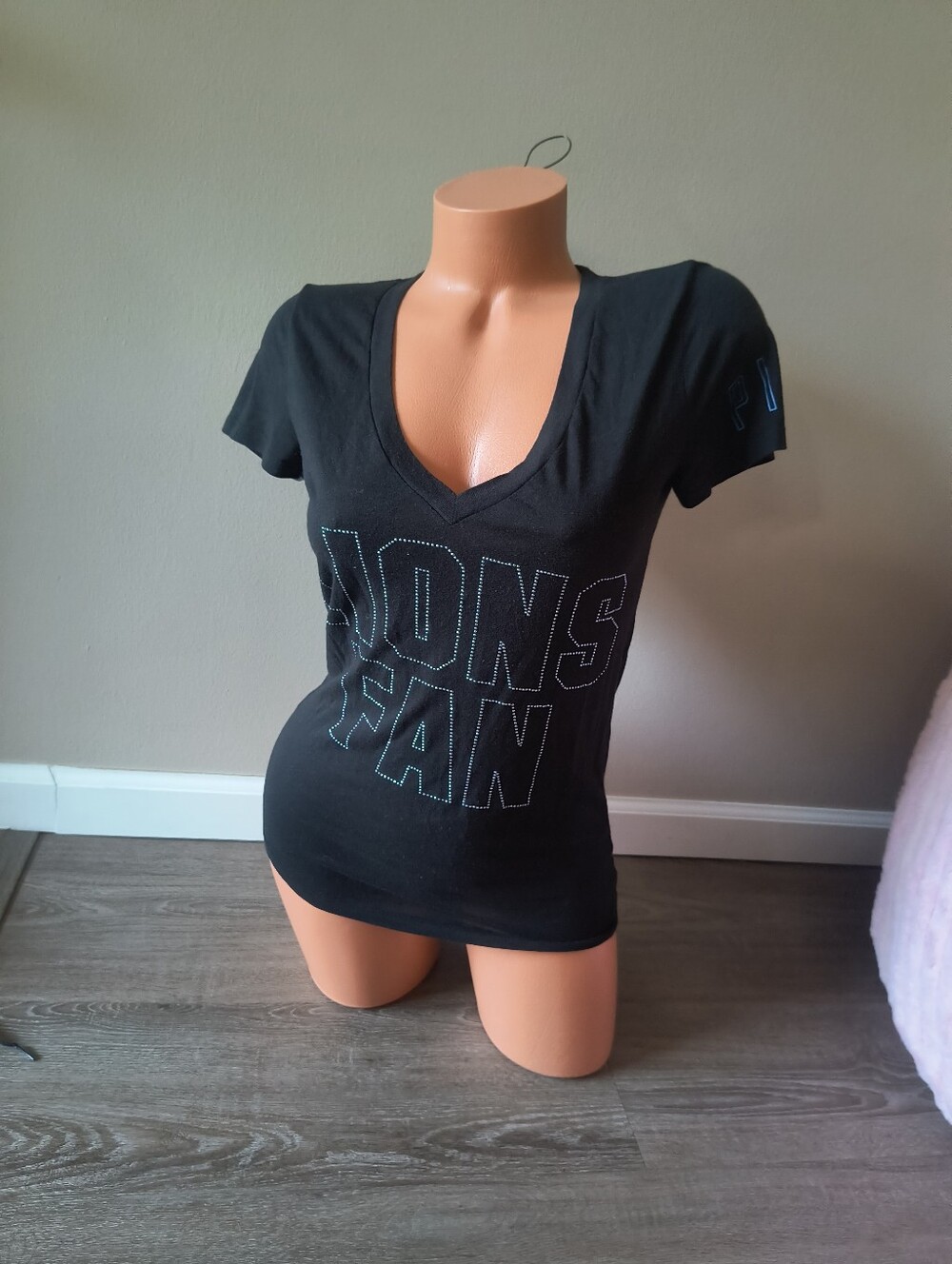 Victoria's Secret PINK T-Shirt LIONS FAN Rhinestone Stud Shirt Black Blue Size S